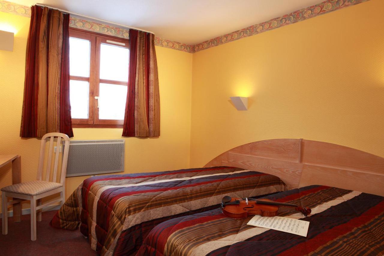 Hotel Logis Le Luth Mirecourt Exterior foto