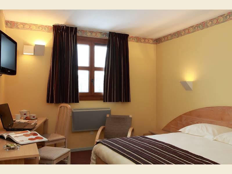 Hotel Logis Le Luth Mirecourt Exterior foto
